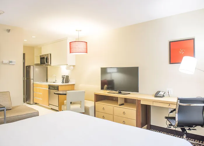 Candlewood South-medical Center By Ihg Fargo