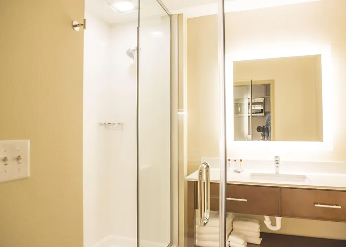 Candlewood South-medical Center By Ihg Fargo