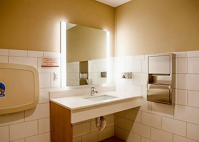 Candlewood South-medical Center By Ihg Fargo