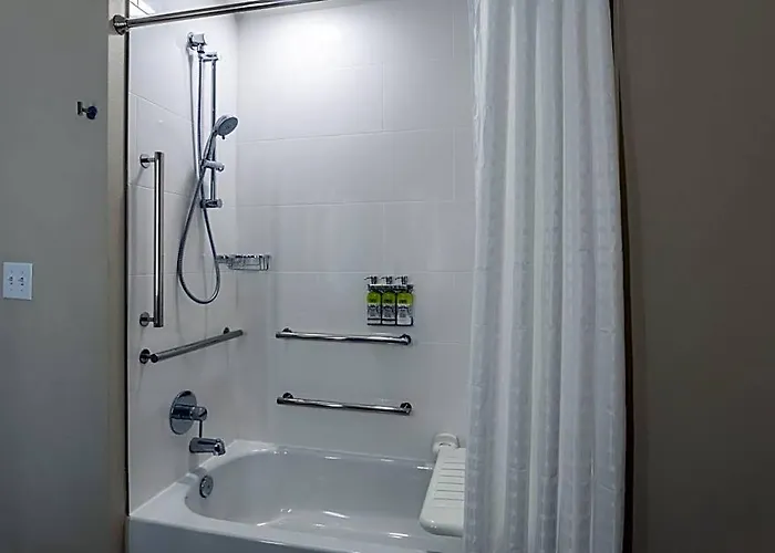 Candlewood South-medical Center By Ihg Hotel Fargo